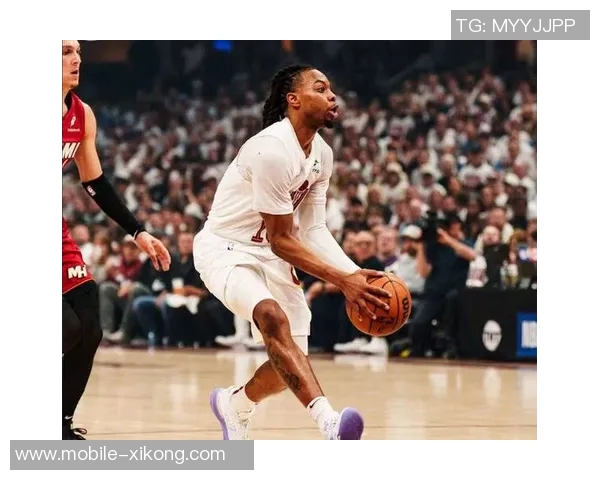 米切尔表现稳健全能发挥助力球队取得胜利贡献22分6篮板4助攻等数据