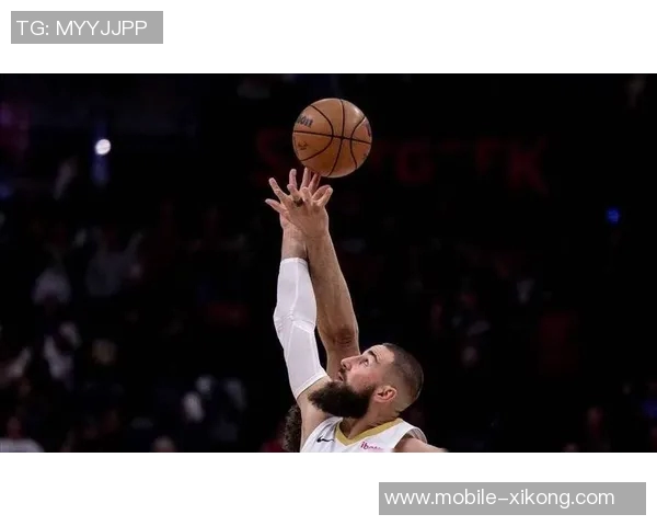 锡安上半场表现抢眼15分钟内贡献8分9板3助3断2帽展现实力