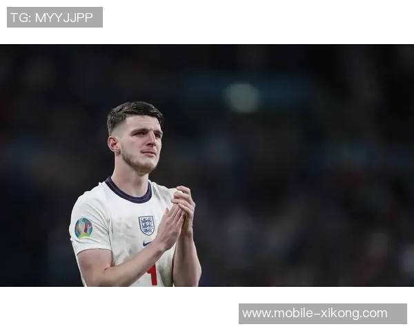 凯恩主动关心小贝林与特尔交流展现老好人本色