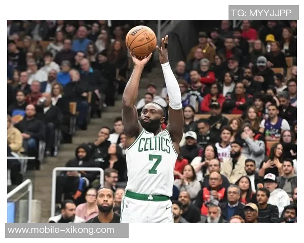 杰伦布朗轻松发挥仅用25分钟便斩获19分6篮板6助攻的精彩表现 杰伦布朗轻松发挥仅用25分钟便斩获19分6篮板6助攻的精彩表现